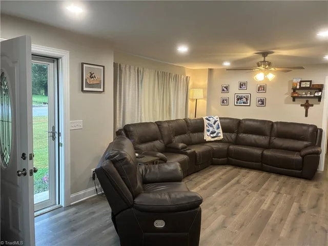 417 S Main Street, photo 4 of 24
