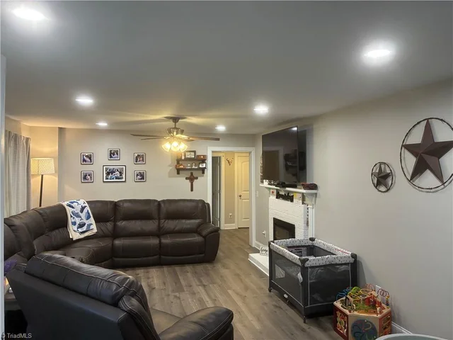 417 S Main Street, photo 2 of 24