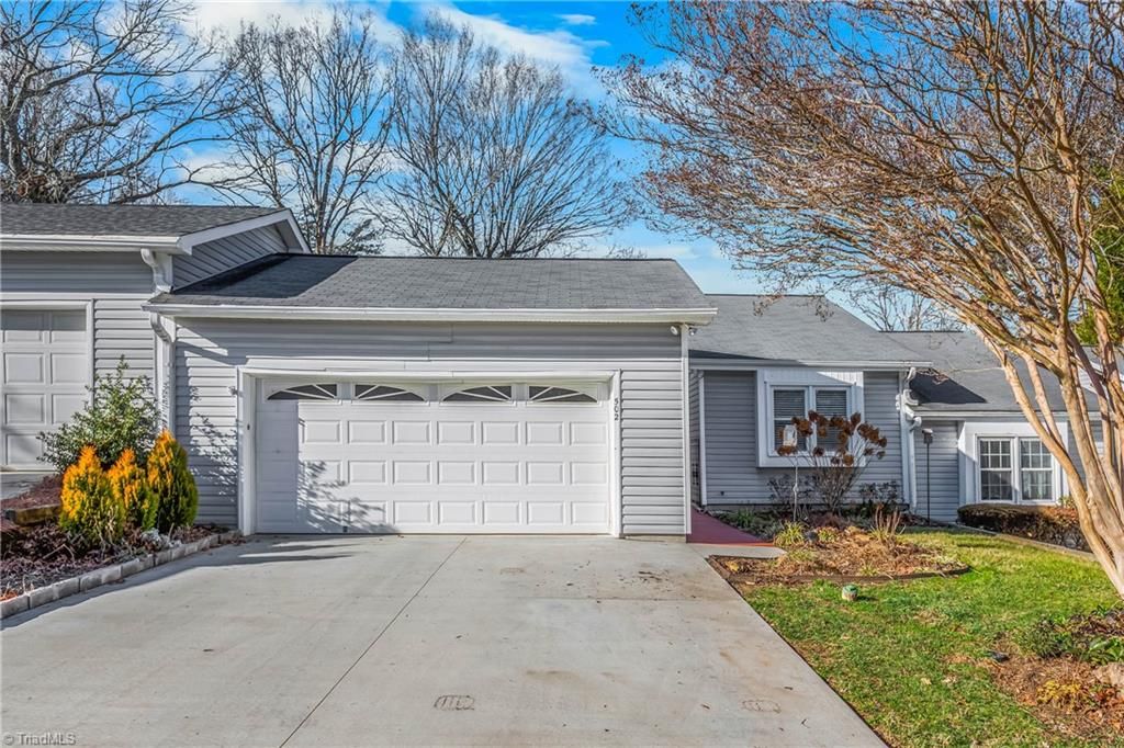 Photo of 502 Westpark Circle, Winston-Salem, NC 27103 (MLS # 1206643)