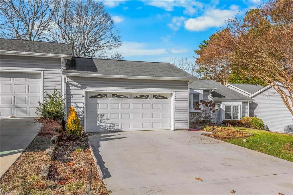 Photo of 502 Westpark Circle, Winston-Salem, NC 27103 (MLS # 1206643)