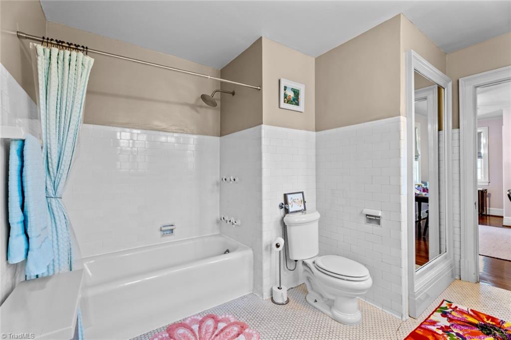 Winston-Salem, North Carolina 27104, United States, 4 Bedrooms Bedrooms, ,4 BathroomsBathrooms,Residential,Pending,91004