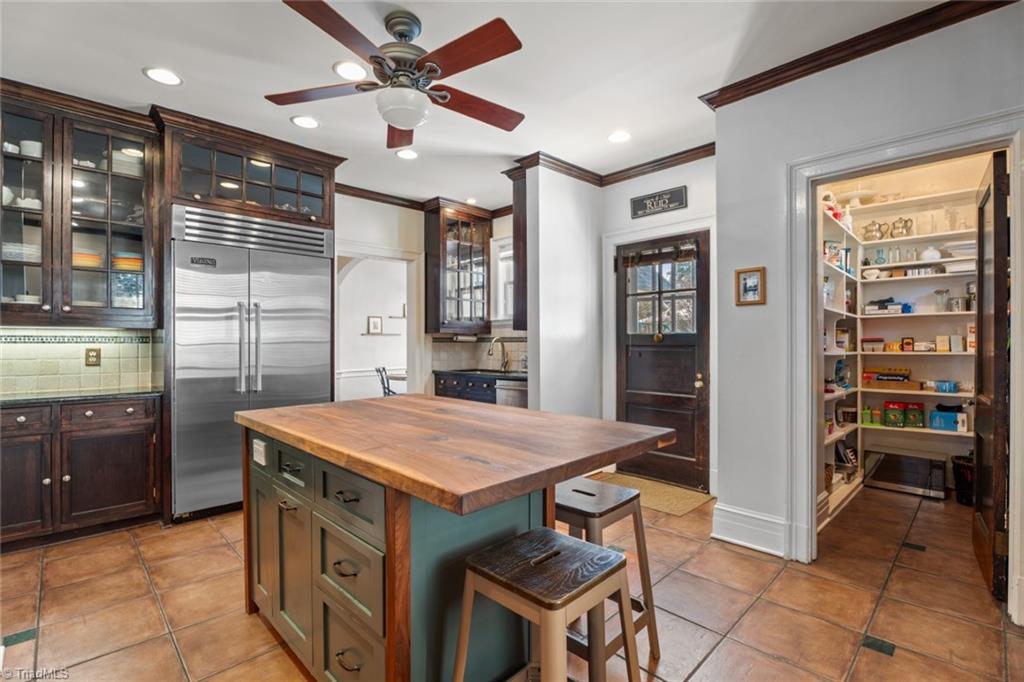 Winston-Salem, North Carolina 27104, United States, 4 Bedrooms Bedrooms, ,4 BathroomsBathrooms,Residential,Pending,91004