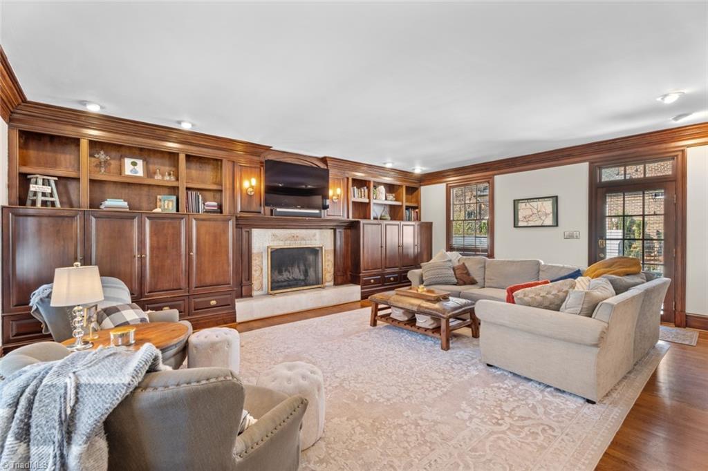 Winston-Salem, North Carolina 27104, United States, 4 Bedrooms Bedrooms, ,4 BathroomsBathrooms,Residential,Pending,91004