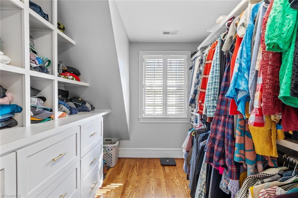 Winston-Salem, North Carolina 27104, United States, 4 Bedrooms Bedrooms, ,4 BathroomsBathrooms,Residential,Pending,91004