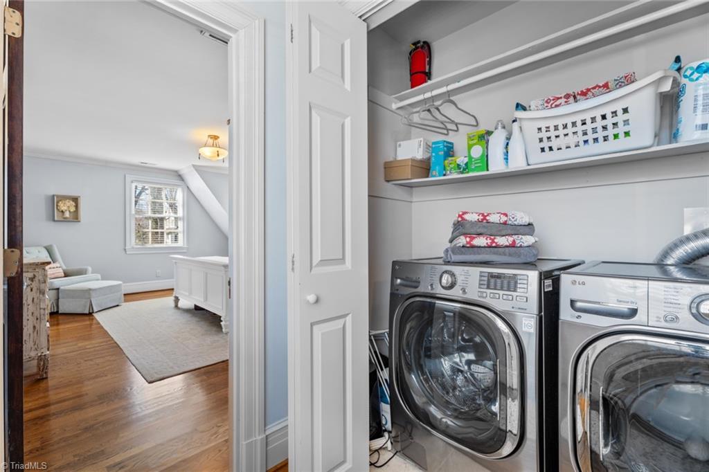 Winston-Salem, North Carolina 27104, United States, 4 Bedrooms Bedrooms, ,4 BathroomsBathrooms,Residential,Pending,91004