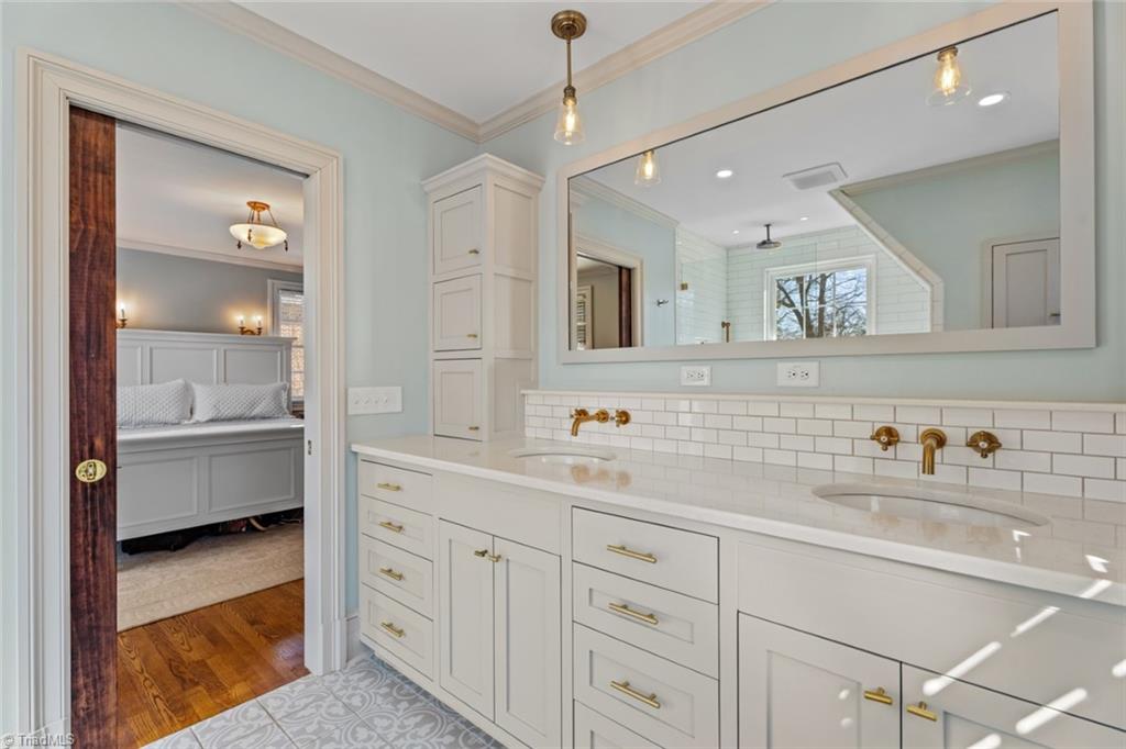 Winston-Salem, North Carolina 27104, United States, 4 Bedrooms Bedrooms, ,4 BathroomsBathrooms,Residential,Pending,91004