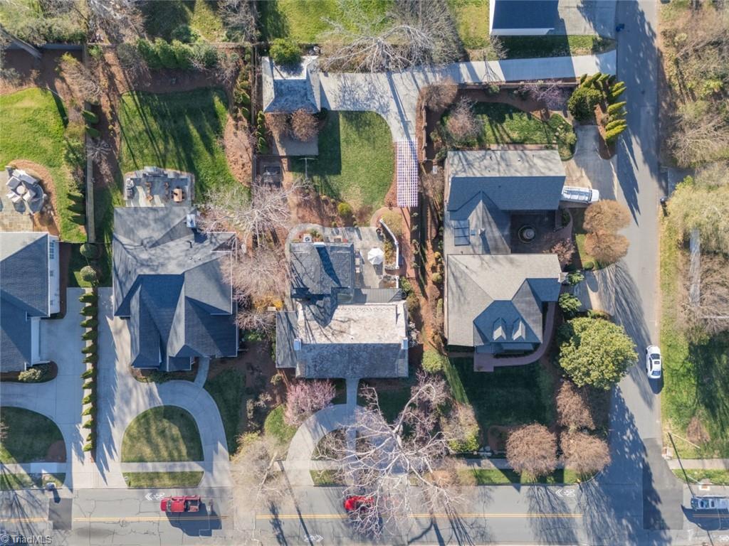 Winston-Salem, North Carolina 27104, United States, 4 Bedrooms Bedrooms, ,4 BathroomsBathrooms,Residential,Pending,91004