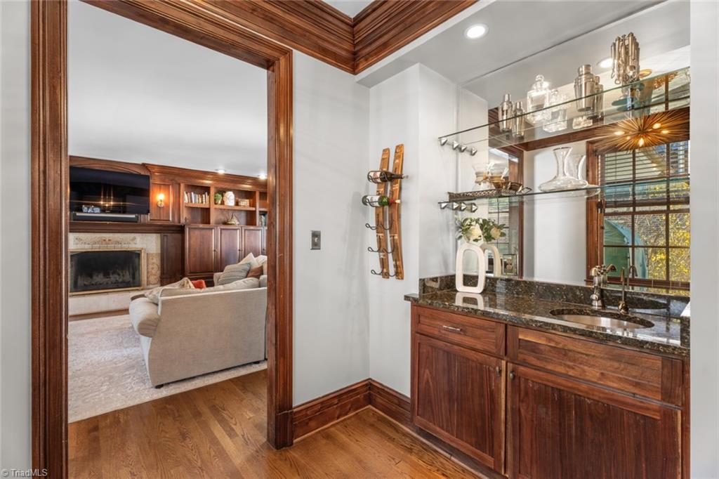 Winston-Salem, North Carolina 27104, United States, 4 Bedrooms Bedrooms, ,4 BathroomsBathrooms,Residential,Pending,91004