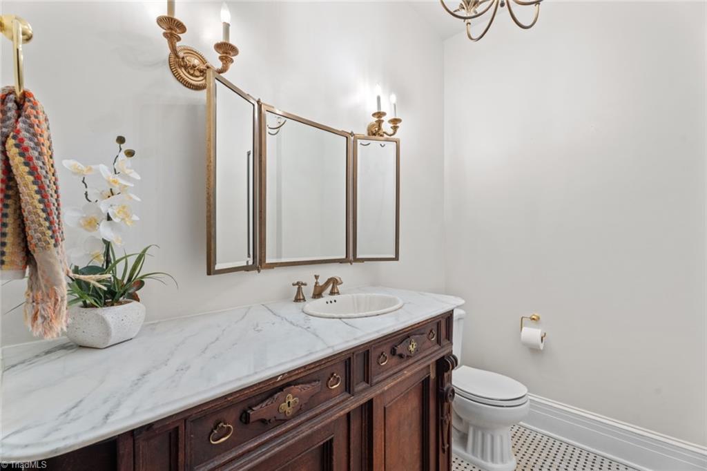 Winston-Salem, North Carolina 27104, United States, 4 Bedrooms Bedrooms, ,4 BathroomsBathrooms,Residential,Pending,91004