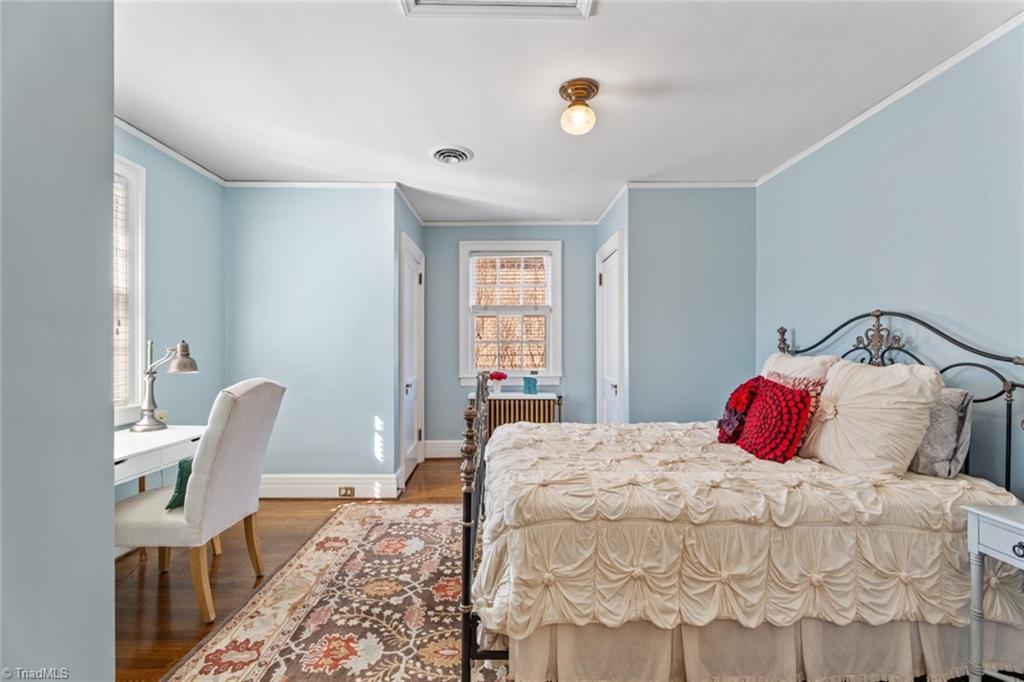 Winston-Salem, North Carolina 27104, United States, 4 Bedrooms Bedrooms, ,4 BathroomsBathrooms,Residential,Pending,91004