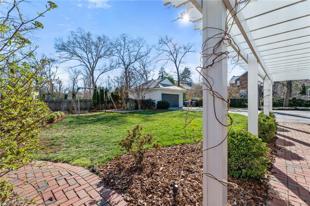 Winston-Salem, North Carolina 27104, United States, 4 Bedrooms Bedrooms, ,4 BathroomsBathrooms,Residential,Pending,91004