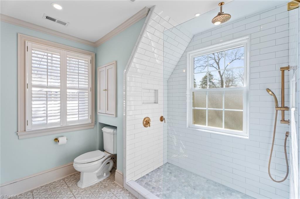 Winston-Salem, North Carolina 27104, United States, 4 Bedrooms Bedrooms, ,4 BathroomsBathrooms,Residential,Pending,91004