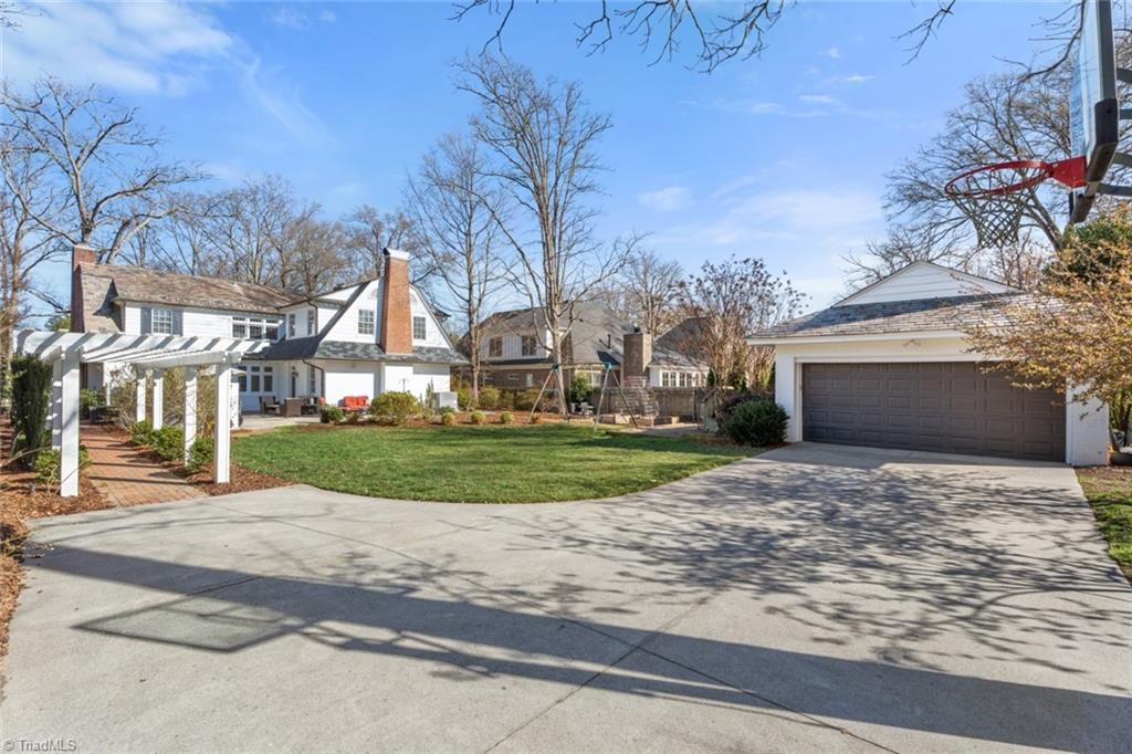 Winston-Salem, North Carolina 27104, United States, 4 Bedrooms Bedrooms, ,4 BathroomsBathrooms,Residential,Pending,91004