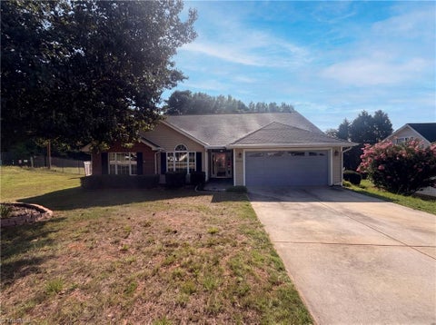 Homes For Sale - 5702 River Glen Drive<br/> Greensboro, NC 27455