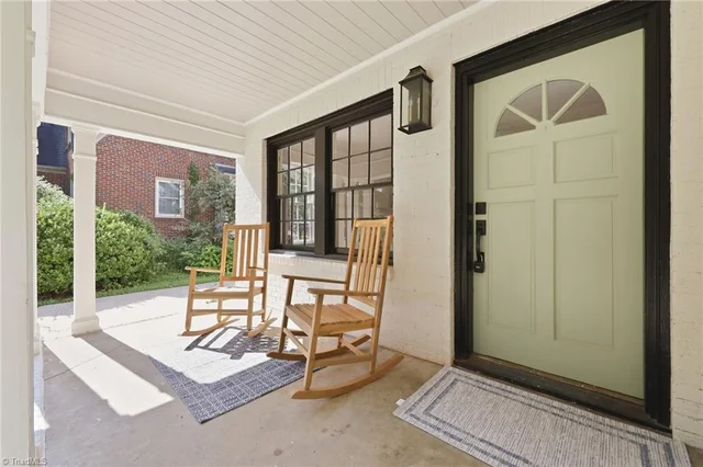 813 Arbordale Avenue, photo 3 of 50