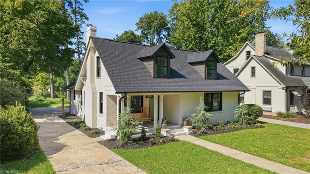 813 Arbordale Avenue, photo 2 of 50