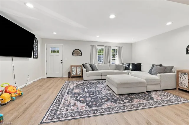 1063 Gunnell Road, photo 5 of 33