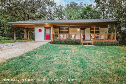 Homes For Sale - 160 Hawkins Loop<br/> Salisbury, NC 28144