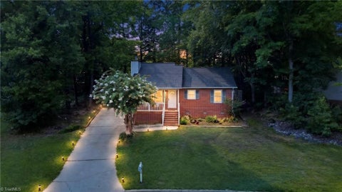 Homes For Sale - 2305 Kingwood Court<br/> High Point, NC 27265