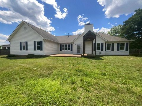 A home in Clemmons