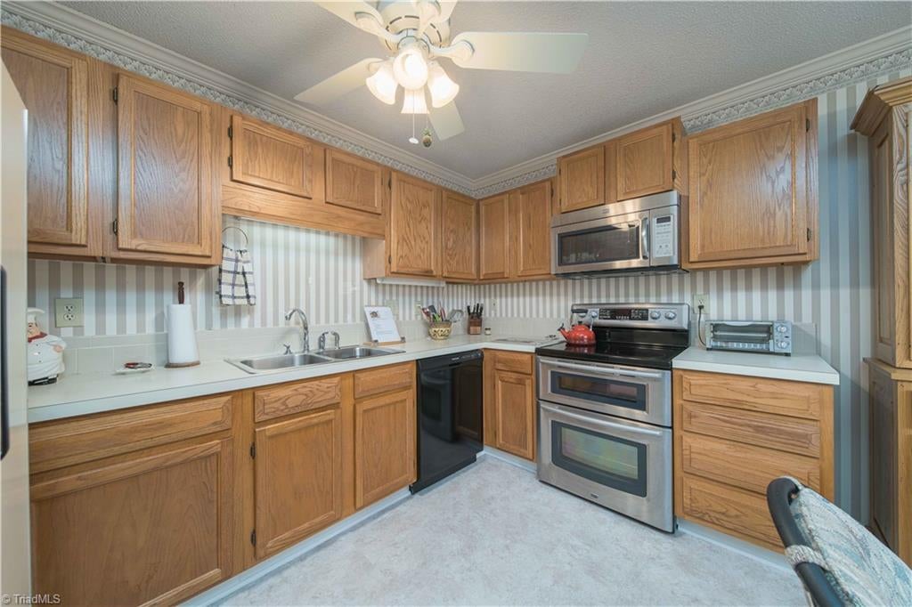 Photo of 652 Lantern Ridge Drive, Winston-Salem, NC 27104 (MLS # 1236855)