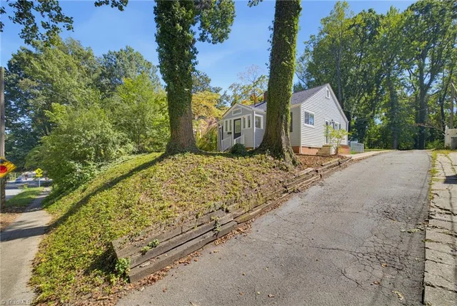 3809 Walker Avenue, photo 4 of 25
