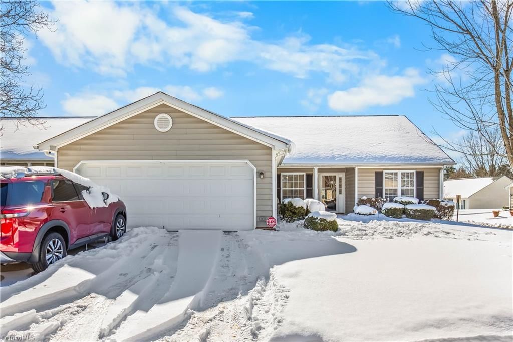 Photo of 3946 Cobblestone Bend Drive, High Point, NC 27265 (MLS # 1208156)