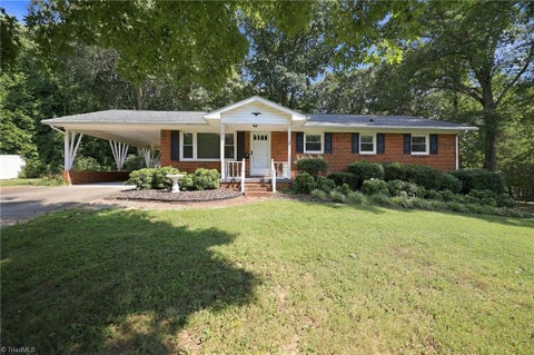 Homes For Sale - 423 Bradley Road<br/> Winston-Salem, NC 27107