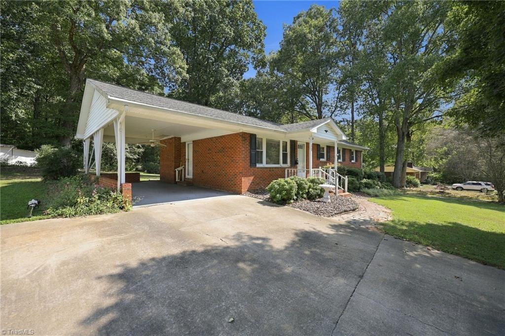 Photo of 423 Bradley Road, Winston-Salem, NC 27107 (MLS # 1235859)
