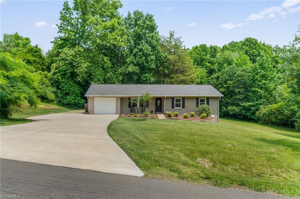 4879 Colonial Circle