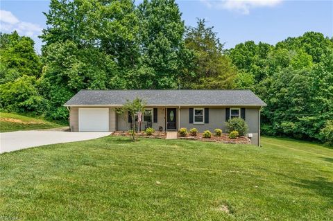 4879 Colonial Circle Trinity NC 27370