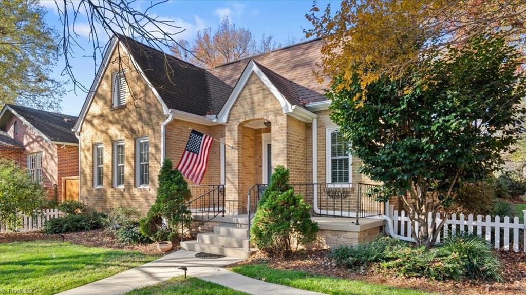 Greensboro, North Carolina 27403, United States, 3 Bedrooms Bedrooms, ,2 BathroomsBathrooms,Residential,Pending,29561