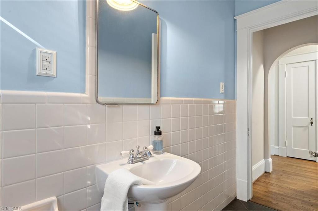 Greensboro, North Carolina 27403, United States, 3 Bedrooms Bedrooms, ,2 BathroomsBathrooms,Residential,Pending,29561