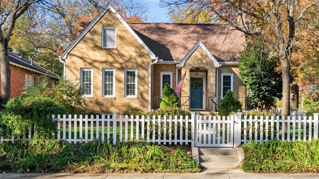 Greensboro, North Carolina 27403, United States, 3 Bedrooms Bedrooms, ,2 BathroomsBathrooms,Residential,Pending,29561