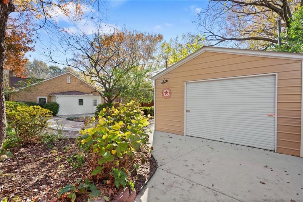 Greensboro, North Carolina 27403, United States, 3 Bedrooms Bedrooms, ,2 BathroomsBathrooms,Residential,Pending,29561