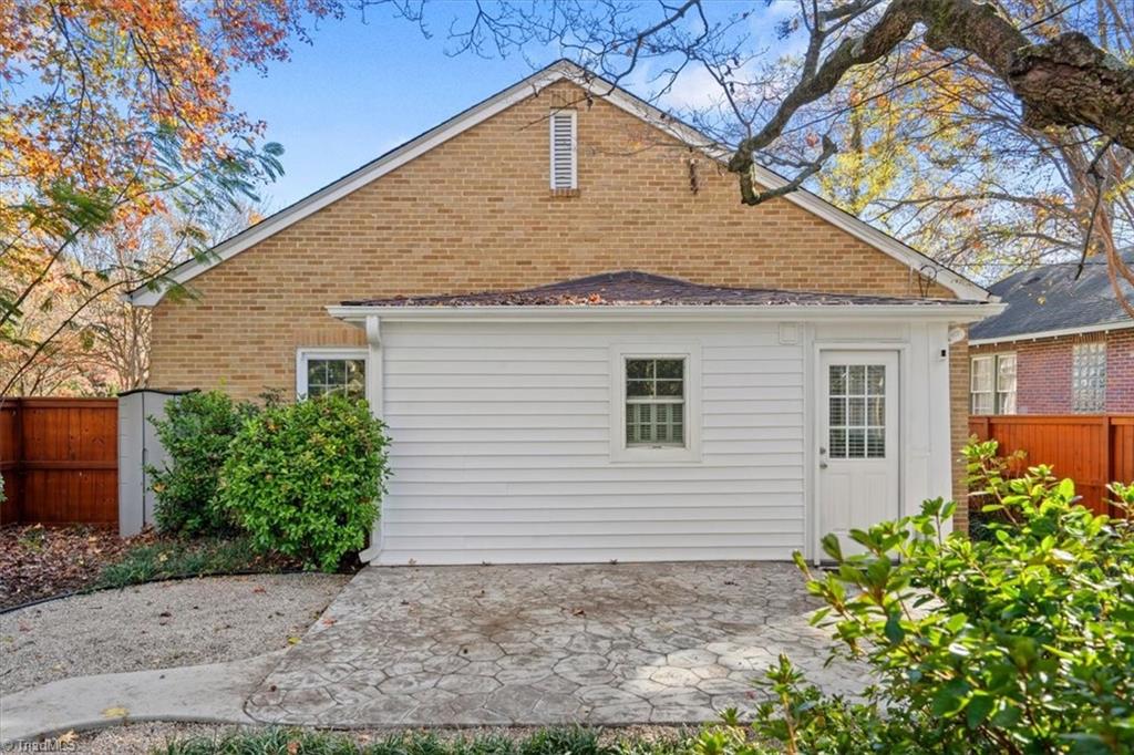 Greensboro, North Carolina 27403, United States, 3 Bedrooms Bedrooms, ,2 BathroomsBathrooms,Residential,Pending,29561