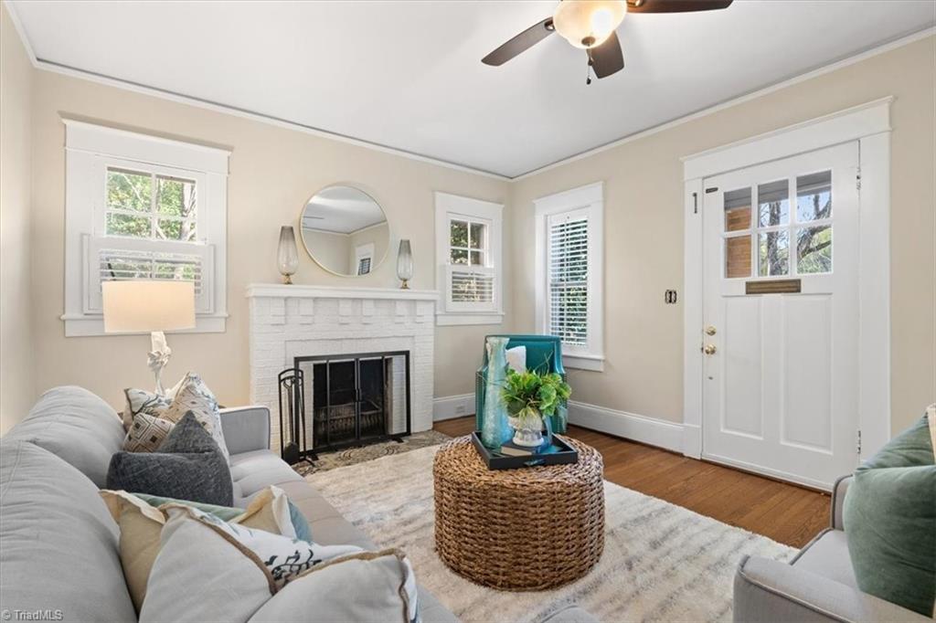 Greensboro, North Carolina 27403, United States, 3 Bedrooms Bedrooms, ,2 BathroomsBathrooms,Residential,Pending,29561