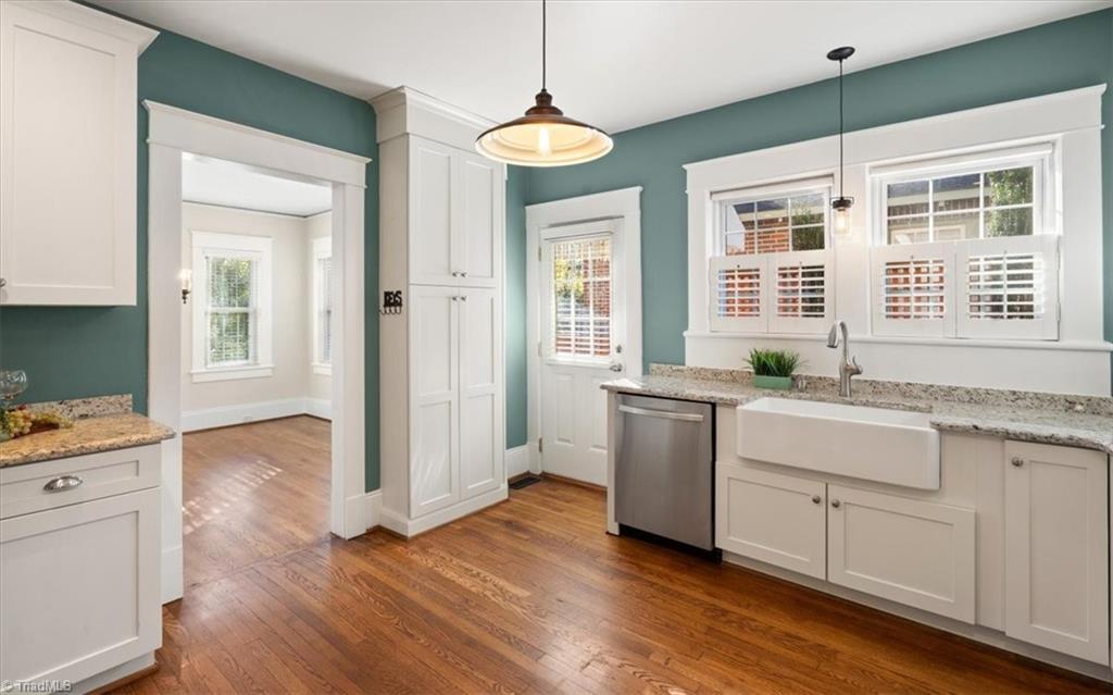 Greensboro, North Carolina 27403, United States, 3 Bedrooms Bedrooms, ,2 BathroomsBathrooms,Residential,Pending,29561