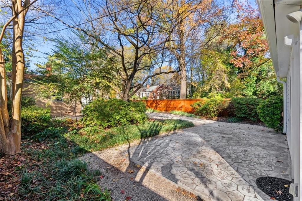 Greensboro, North Carolina 27403, United States, 3 Bedrooms Bedrooms, ,2 BathroomsBathrooms,Residential,Pending,29561