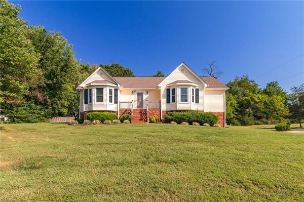 110 LEIGHMAR ST, CLEMMONS, NC 27012 - Image 0a0d6dca4a9d3a4efd21300cb45ea63d/2341188765