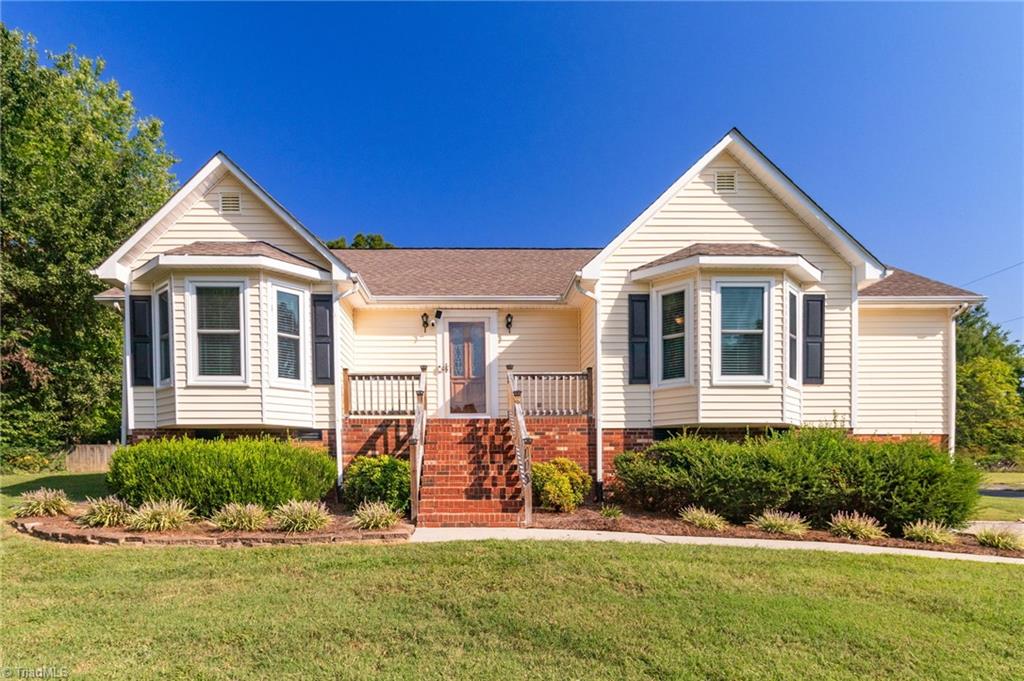 Photo of 110 Leighmar Street, Clemmons, NC 27012 (MLS # 1237324)