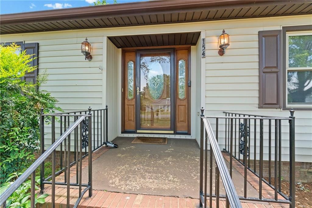 Photo of 154 Meadowview Road, Mocksville, NC 27028 (MLS # 1222550)