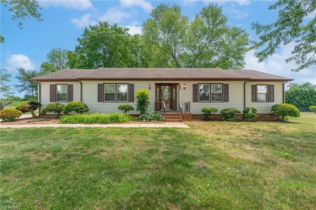 Photo of 154 Meadowview Road, Mocksville, NC 27028 (MLS # 1222550)