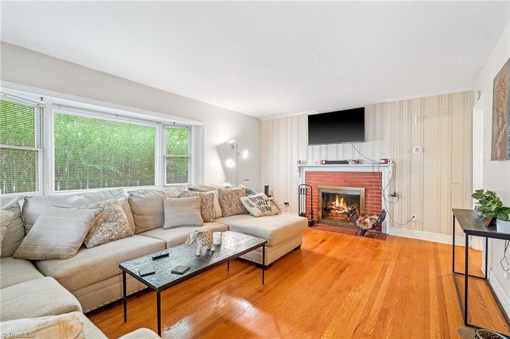 Photo 5 of 31 of 3001 Branchwood Drive house