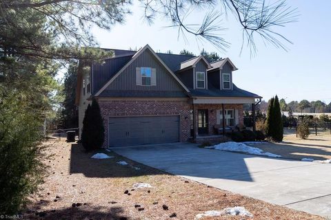 Photo of 112 Wallburg Fields Lane, Winston-Salem, NC 27107 (MLS # 1208894)