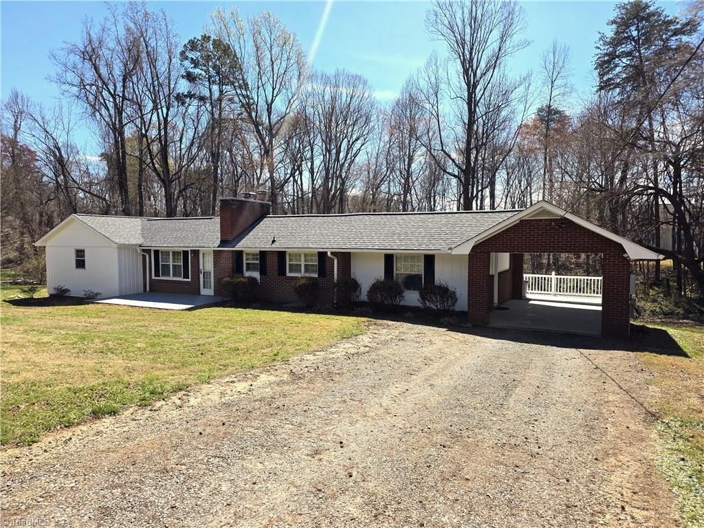Photo of 1461 Chestnut Grove Road, King, NC 27021 (MLS # 1213098)