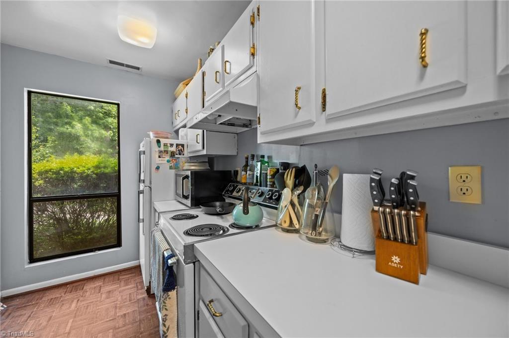 217 Village Lane #G, Greensboro, North Carolina image 11