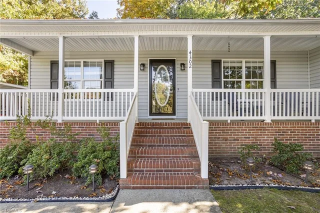 4302 Fox Street, photo 3 of 31
