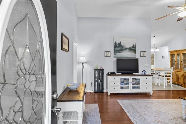 4302 Fox Street, photo 5 of 31