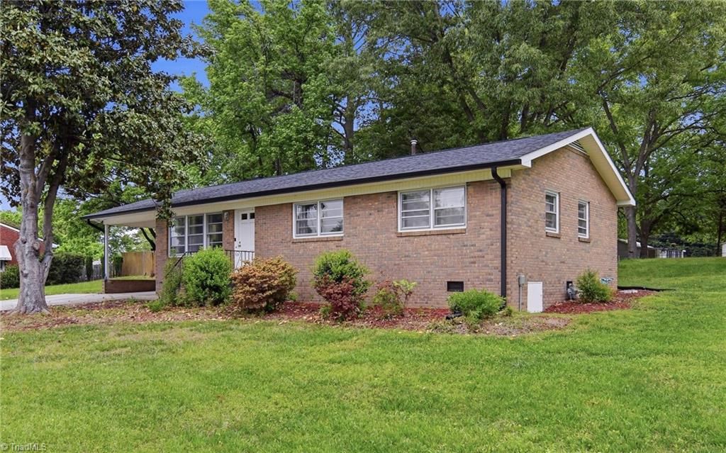 Photo of 104 Jacklyn Court, High Point, NC 27265 (MLS # 1217962)